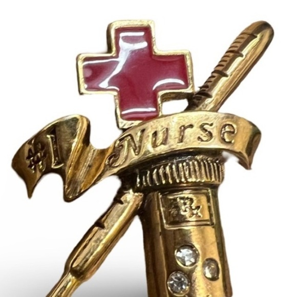 Number One Nurse Pin Gold-tone 🏥 - Picture 1 of 3